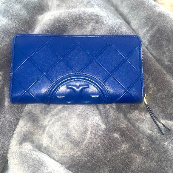 💙💙💙GORGEOUS BLUE TORY BURCH CONTINENTAL ZIP WALLET💙💙💙 - Picture 2 of 13